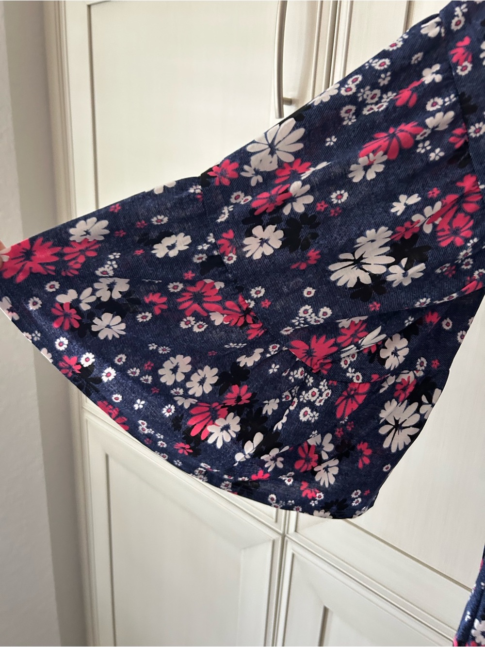 Dear Scarlett Women’s Navy Floral Peasant Top with Pink & White Blossoms - Picture 3 of 6